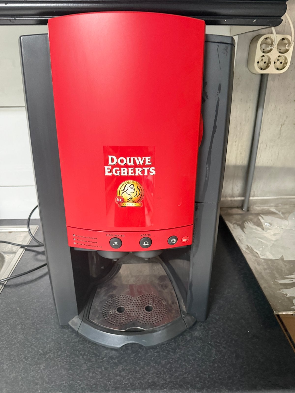 Douwe Egberts Koffiemachine - Rood/Zwart, Gebruikt, 10 kopjes of meer, Koffiemachine, Ophalen of Verzenden