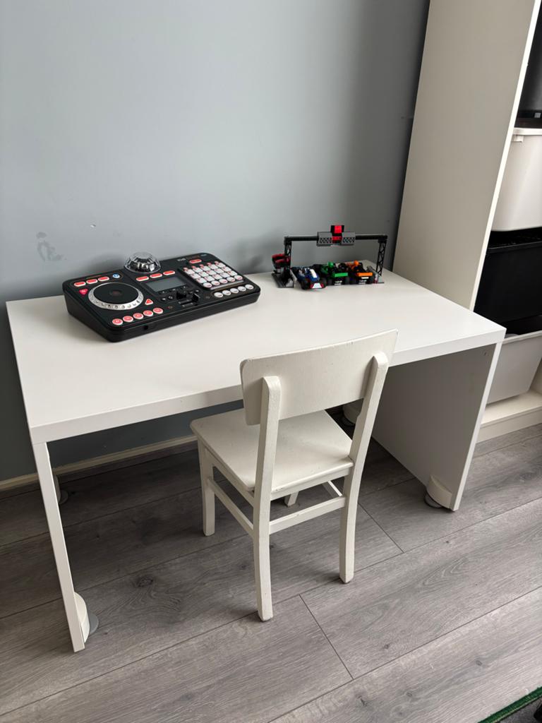 Kindertafel/ bank  ( Ikea STUVA), Kinderen en Baby's, Ophalen, Tafel(s)