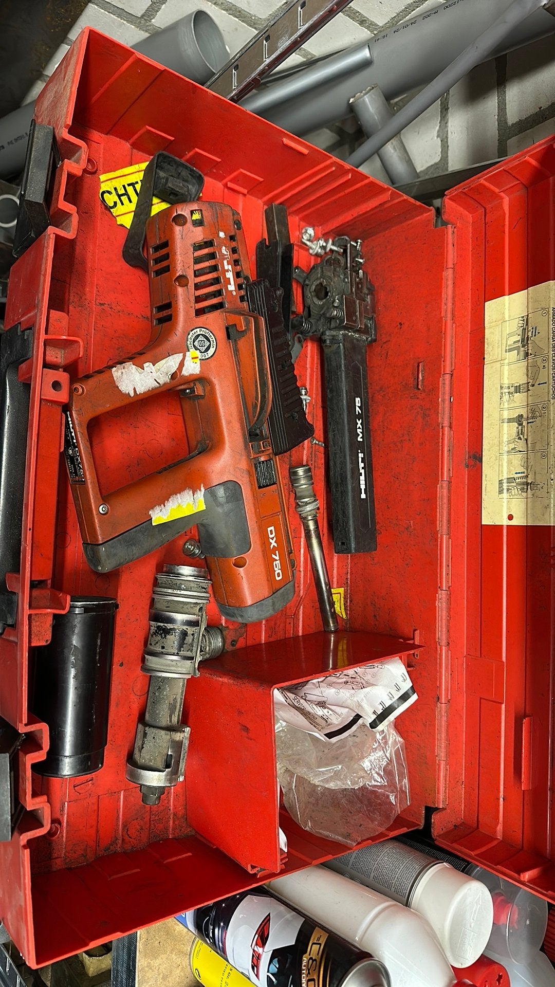 Hilti DX750 defect voor onderdelen + koffer, Ophalen of Verzenden, Gebruikt