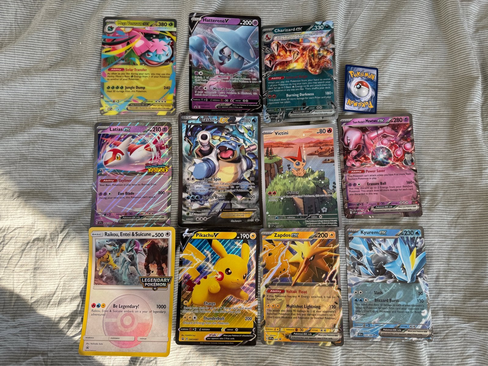 Pokémon Kaarten Collectie - Blastoise EX, Pikachu V, Chariza, Hobby en Vrije tijd, Verzamelkaartspellen | Pokémon, Ophalen of Verzenden