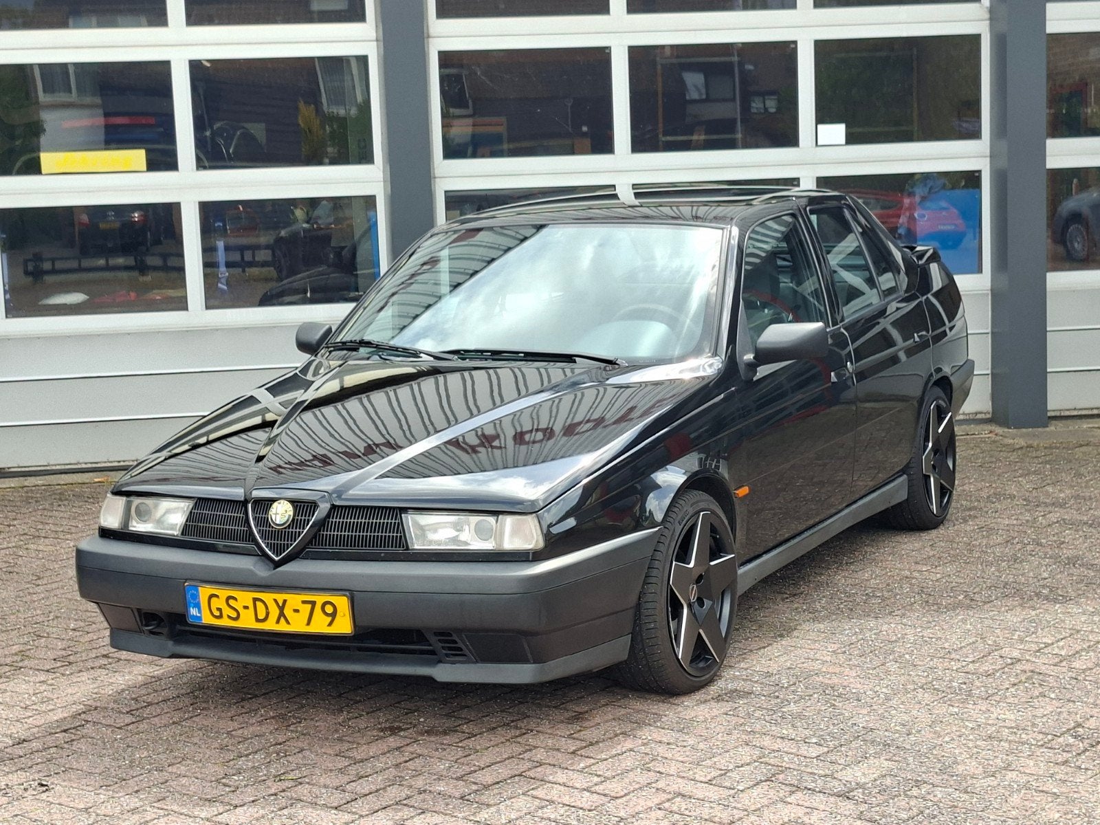 Alfa Romeo 155 1.7 Twin Spark E2 1993 Zwart, Auto's, Voorwielaandrijving, Elektrische ramen, 1748 cc, 4 cilinders