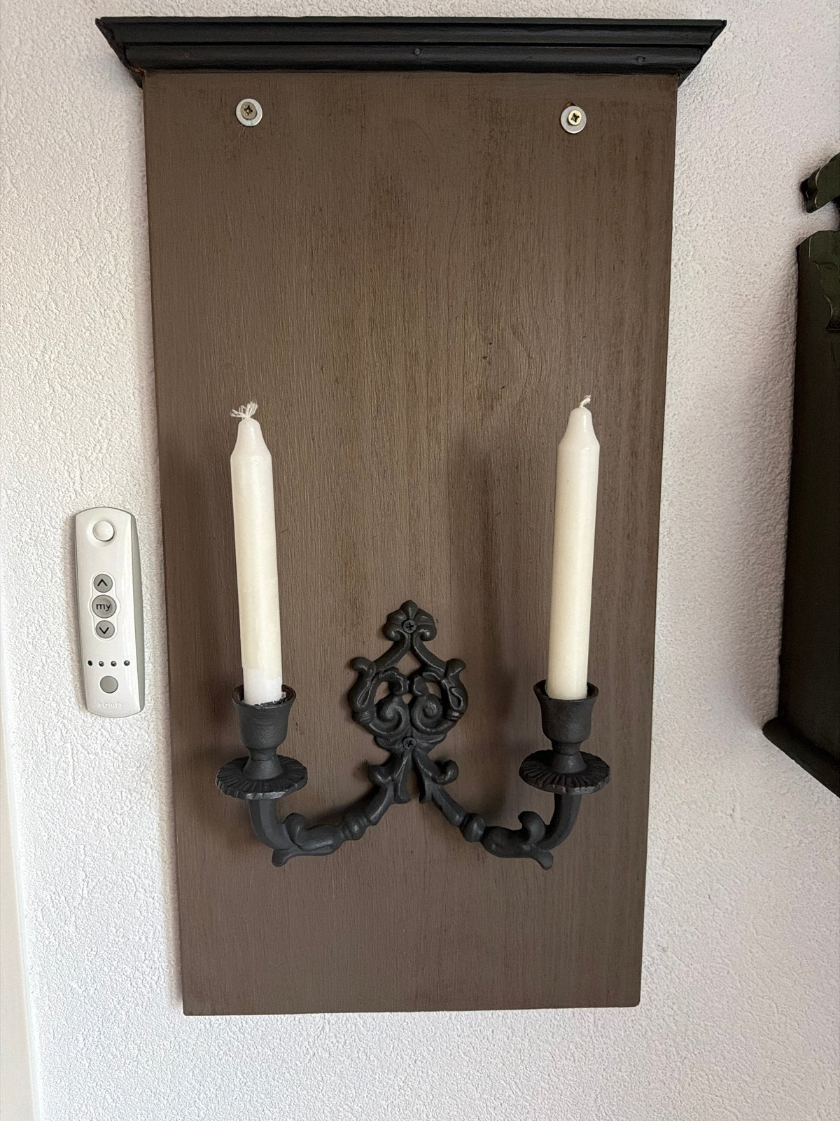 Wandkandelaar met houten achterplaat, Ophalen, Overige materialen