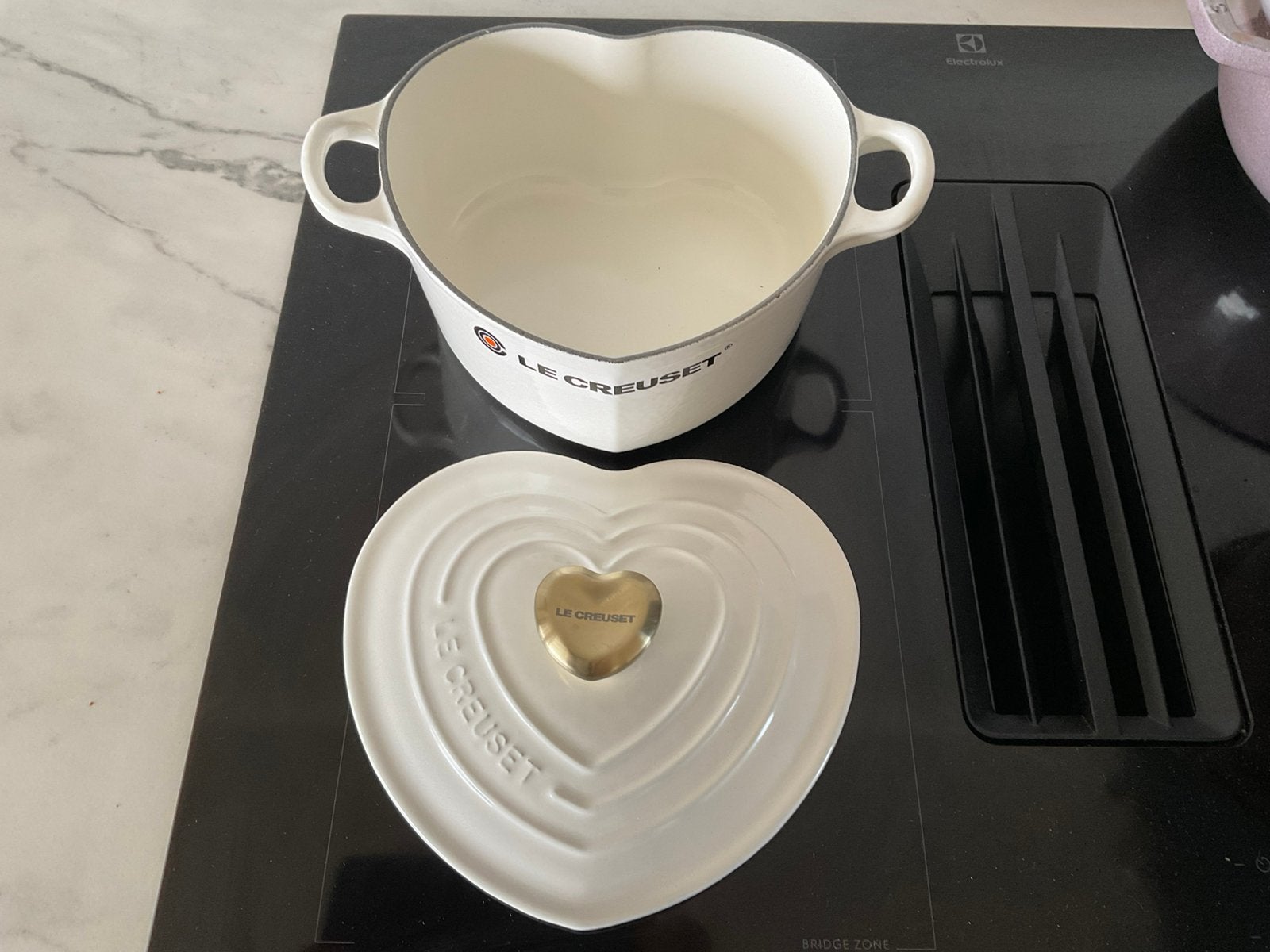 Le Creuset 20 cm hartjes pan, wit, nieuw, met hart dop, Geschikt voor inductie, Nieuw, Le Creuset, Ophalen of Verzenden