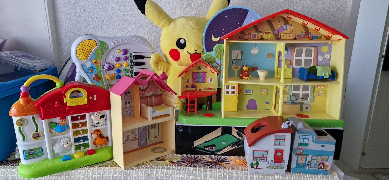 Grote set speelgoed: poppenhuizen, boerderij, piano, Pikachu, Ophalen, Jongen of Meisje