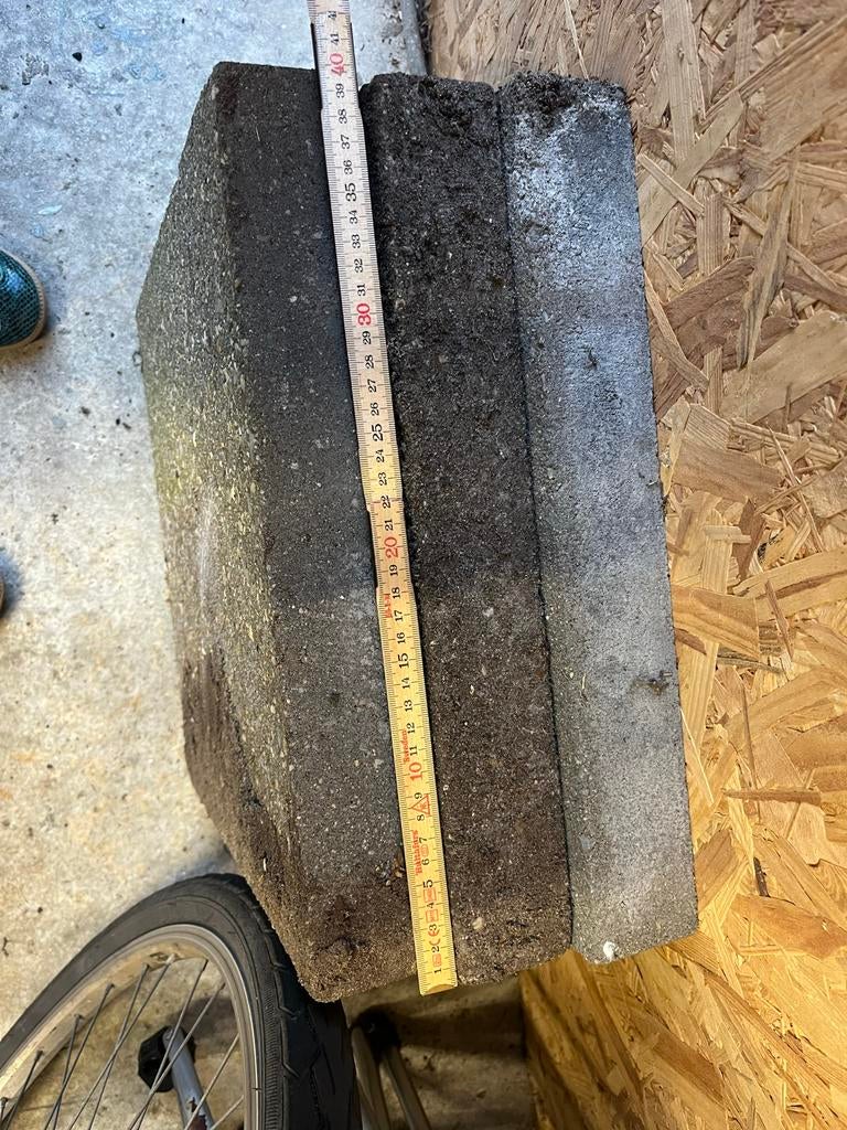 Drie betonnen tegels, Ophalen, Gebruikt, Minder dan 5 m², Beton