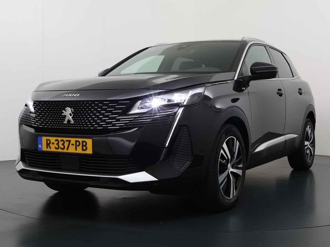 Peugeot 3008 130pk GT Automaat | 1ste eigenaar | FOCAL Audio, Gebruikt, 1295 kg, Automatische klimaatregeling, Zwart