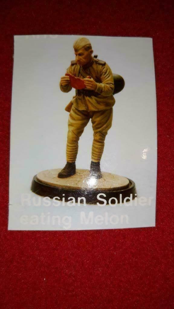HORNET MODELS : Russian Soldier eating Melon 1/35, Ophalen, Zo goed als nieuw, 1:35 tot 1:50, Figuur of Figuren