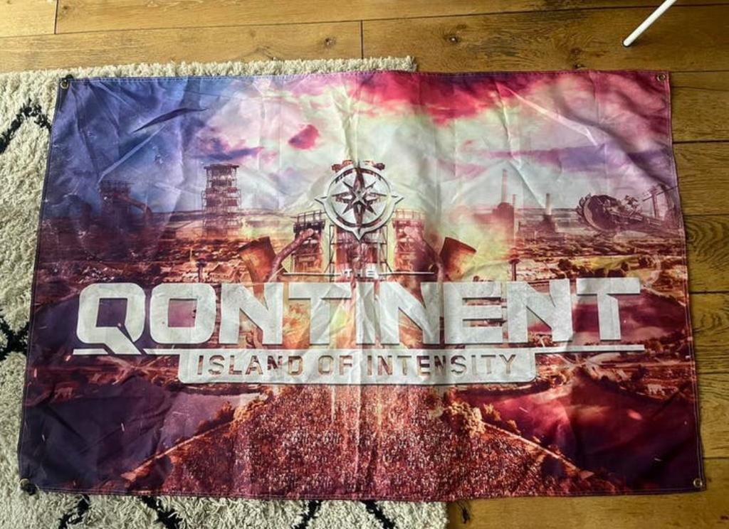 The Qontinent vlag - Hardstyle - Hardcore - Q-dance, Ophalen of Verzenden, Zo goed als nieuw
