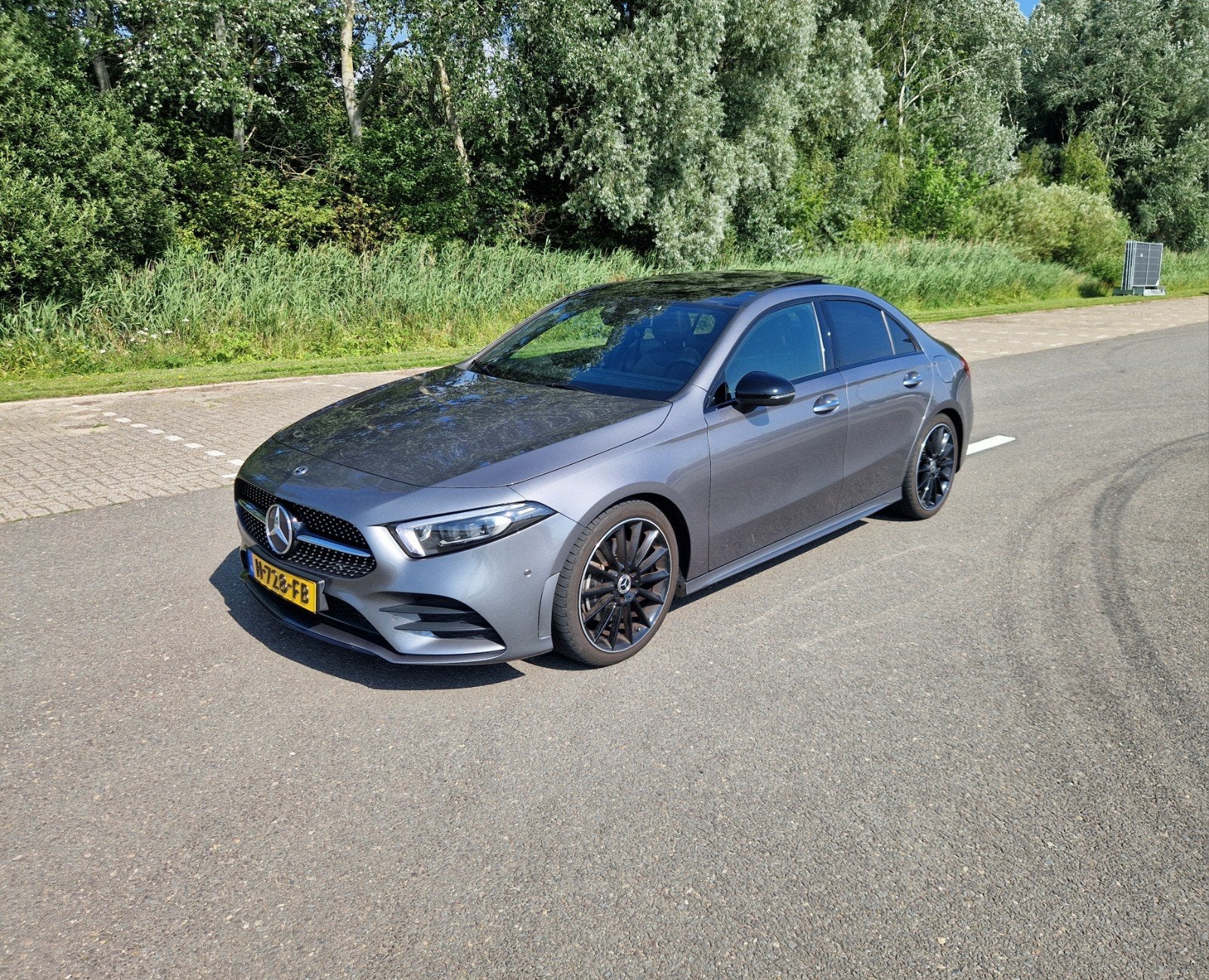 Mercedes-Benz A-Klasse A 220 190pk 7G-DCT 2020 Grijs, Auto's, Mercedes-Benz, 730 kg, Alcantara, 75 €/maand, Particulier
