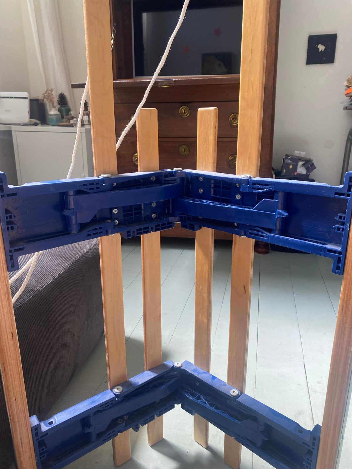 Houten slee met rugleuning en rem, Ophalen, Zo goed als nieuw