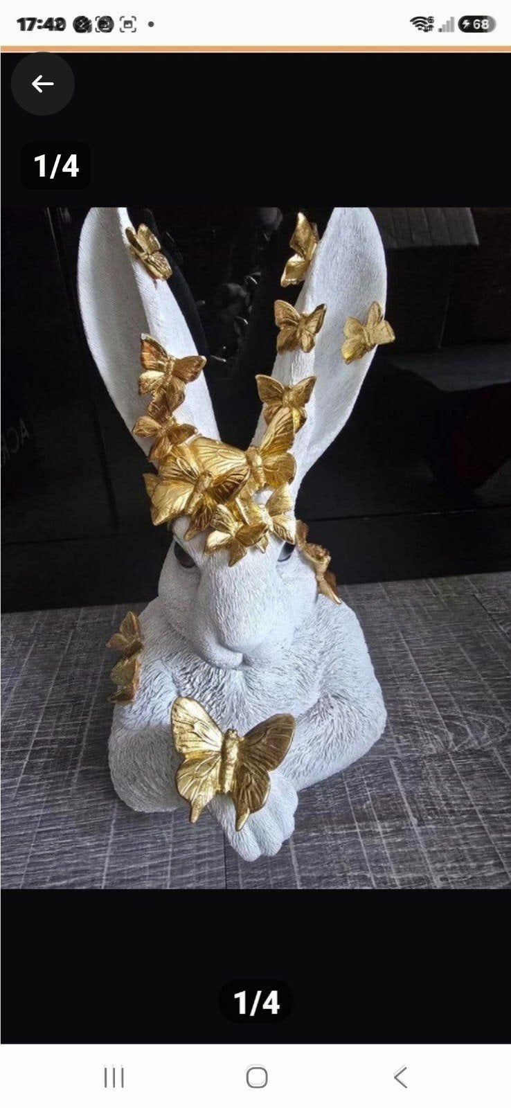 Een prachtig konijnenbeeld, gedecoreerd met gouden vlinders., Ophalen of Verzenden