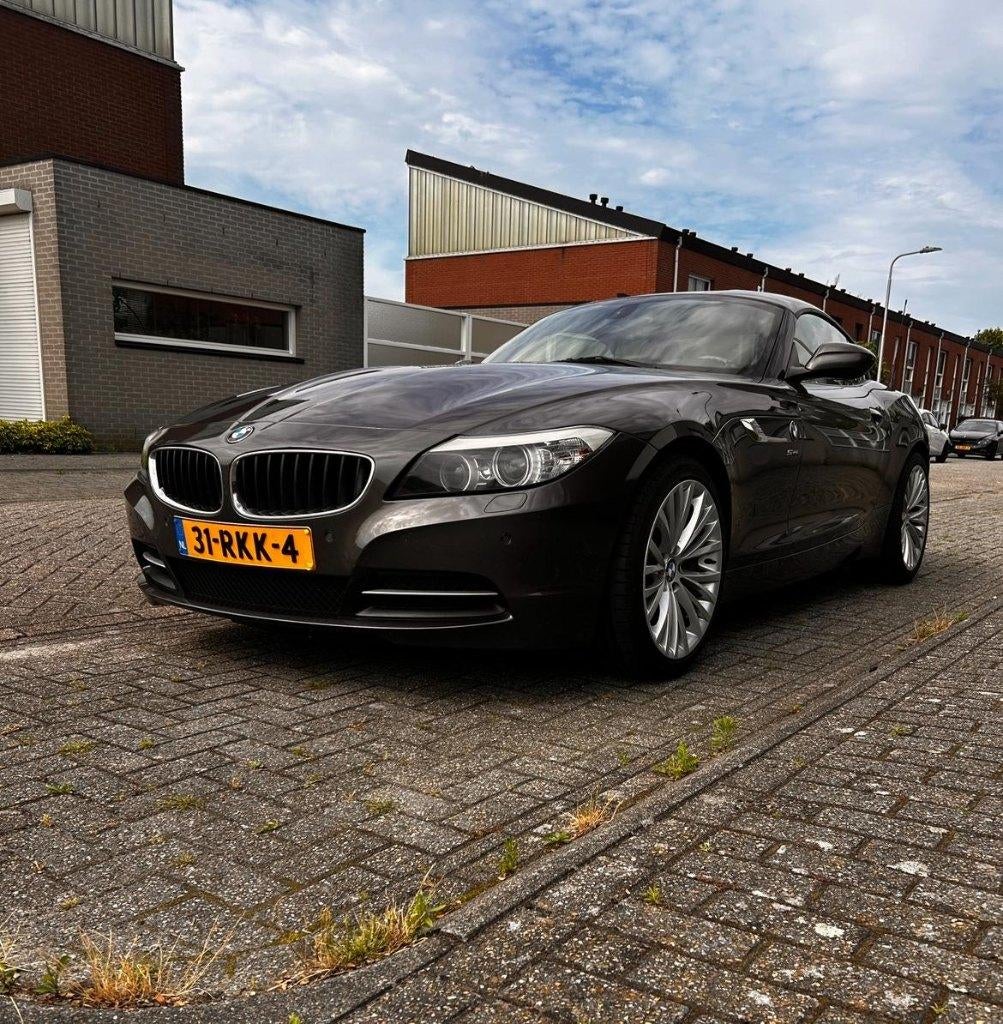 BMW Z4 2.5 Roadster Sdrive 23I AUT 2011 Bruin, Auto's, Automaat, Euro 5, Achterwielaandrijving, Beige