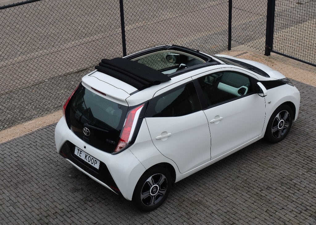 Toyota Aygo 1.0 X-wave 2017, airco, open dak, fietsendrager., Auto's, Voorwielaandrijving, Dealer onderhouden, Stof, 4 stoelen