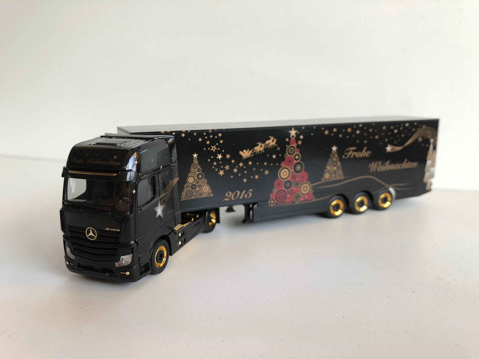 Mercedes-Benz Actros Kersttruck 2015, Hobby en Vrije tijd, Ophalen of Verzenden, Nieuw, Bus of Vrachtwagen, Herpa