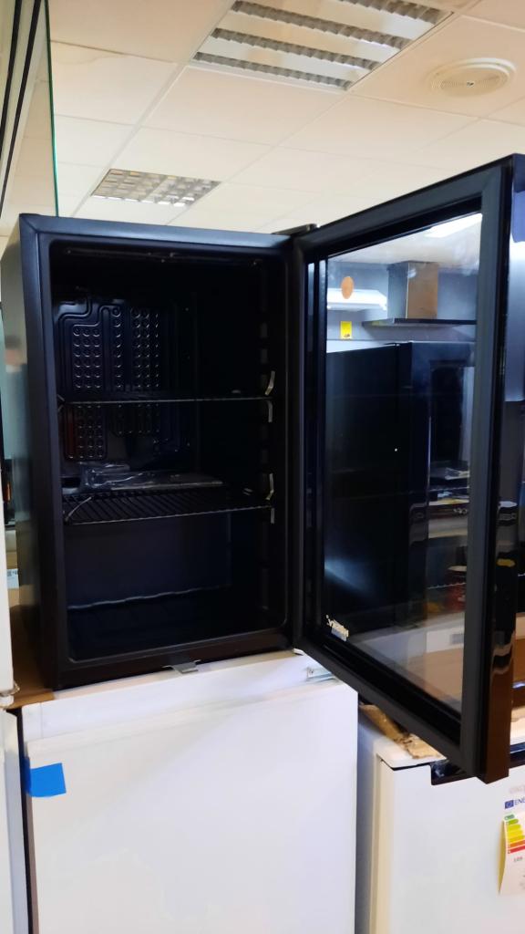 B-keus (schade) Glazen deur koelers Zwart en Wit, Niet ingevuld, Zonder vriesvak, Minder dan 85 cm, 100 tot 150 liter