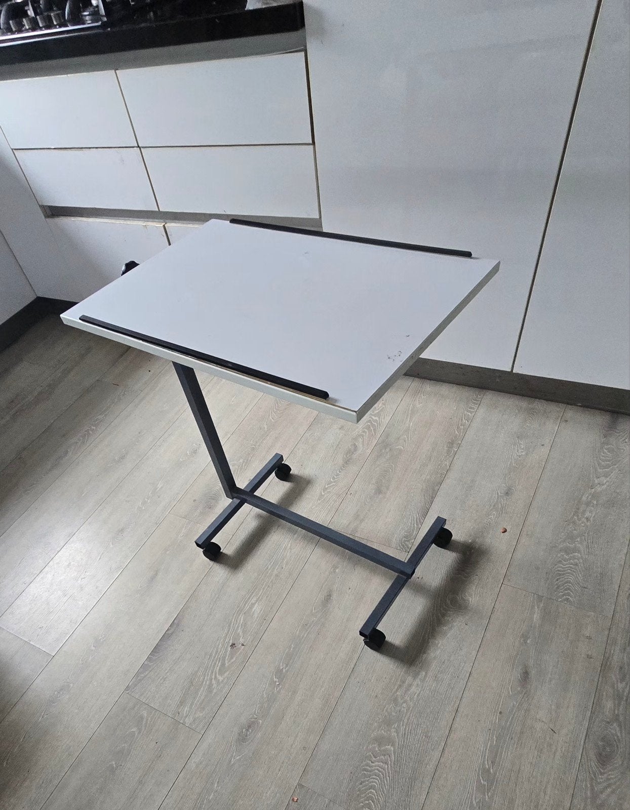 ​Verstelbare laptoptafel op wielen / Verrijdbare leestafelHa, Ophalen, Gebruikt