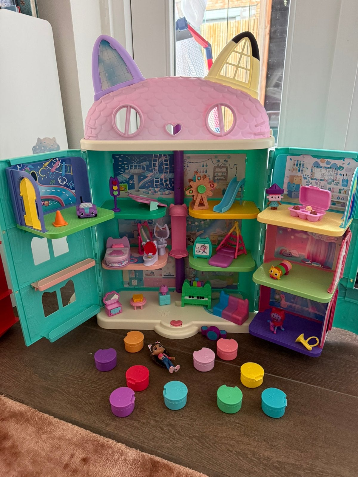 Gabby poppenhuis met 4 kamers, Ophalen, Zo goed als nieuw, Poppenhuis