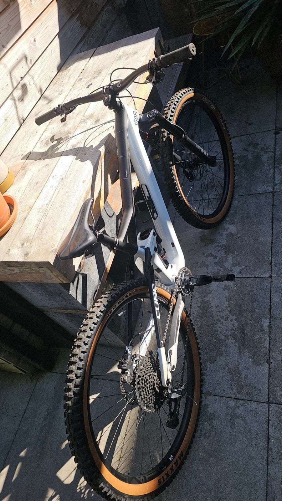 Foto 2 van Cube Stereo 150 C:62 RACE 29 2022 Flashwhite 'n' Carbon