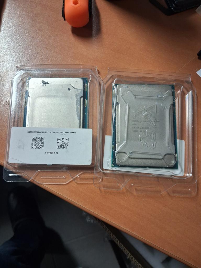 2x Intel Xeon Silver 4108, Computers en Software, Processors, Intel Xeon, Zo goed als nieuw, 2 tot 3 Ghz, Ophalen of Verzenden