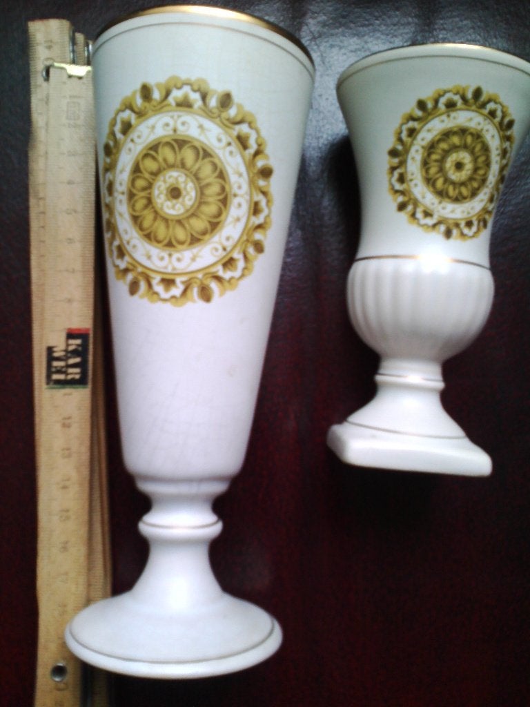 Flora gouda 2 vaasjes kleine vaasje heeft een haarscheur, Ophalen