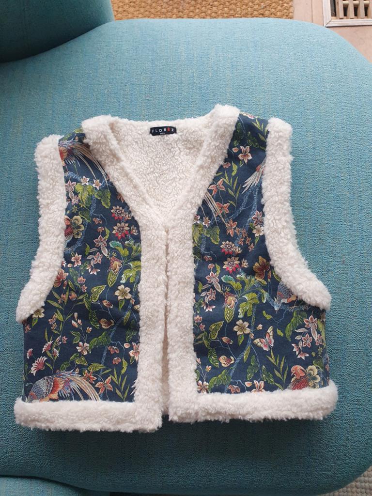 Florez Gilet mt L met Bloemenprint en Teddy Voering, Kleding | Dames, Bodywarmers, Blauw, Maat 42/44 (L), Ophalen of Verzenden