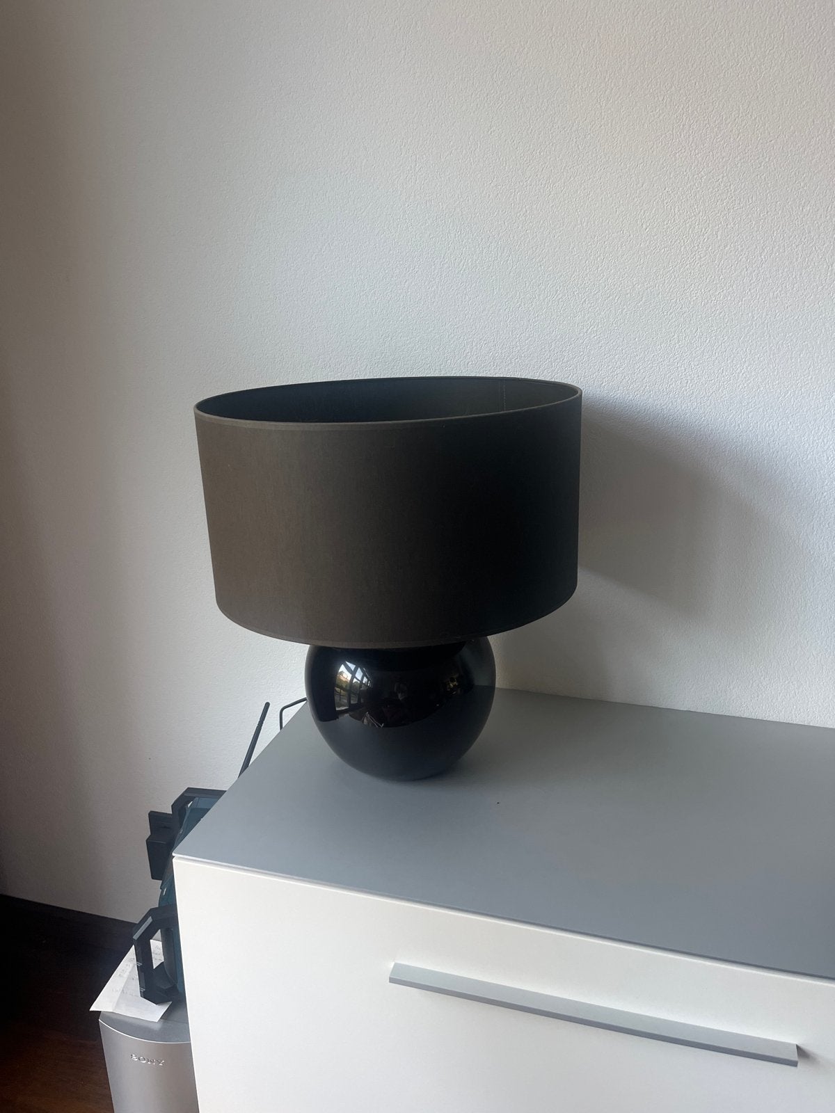 2 Moderne tafellampen met zwarte bolvoet en kap, Ophalen, E27 (groot), Modern, Glas