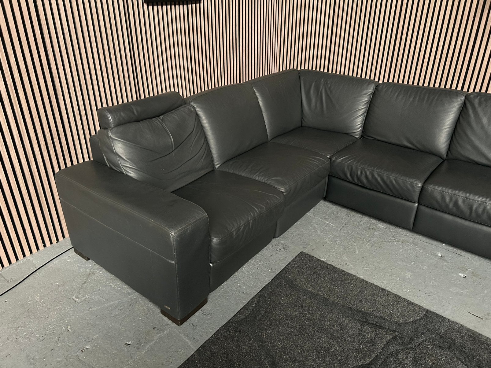 GRATIS LEVERING Elektrische Hoekbank Leer 310X243 GEREINIGD, Huis en Inrichting, Banken | Bankstellen, Hoekbank, 300 cm of meer
