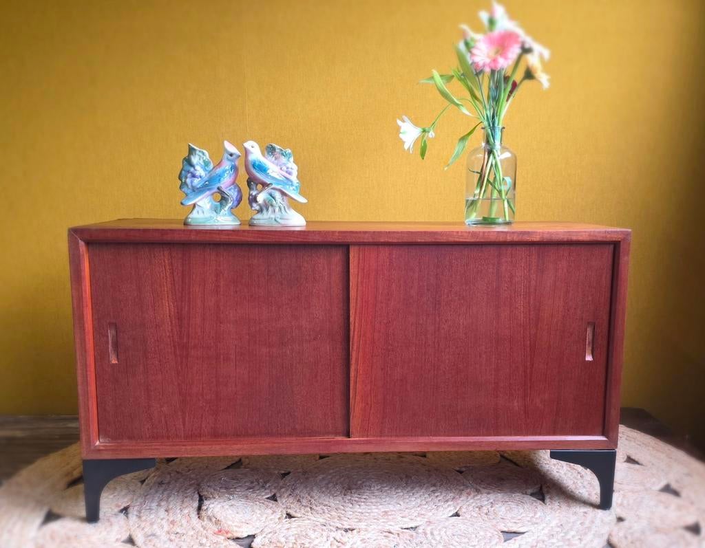 Vintage Wandkastje met schuifdeurtjes (2 stuks beschikbaar), Gebruikt, Vintage, Ophalen of Verzenden, Nvt
