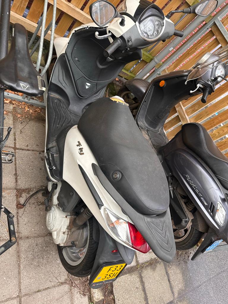 Piaggio Fly Scooter - Wit, Goed Onderhouden, Fietsen en Brommers, Snorfietsen en Snorscooters, Ophalen of Verzenden, Gebruikt