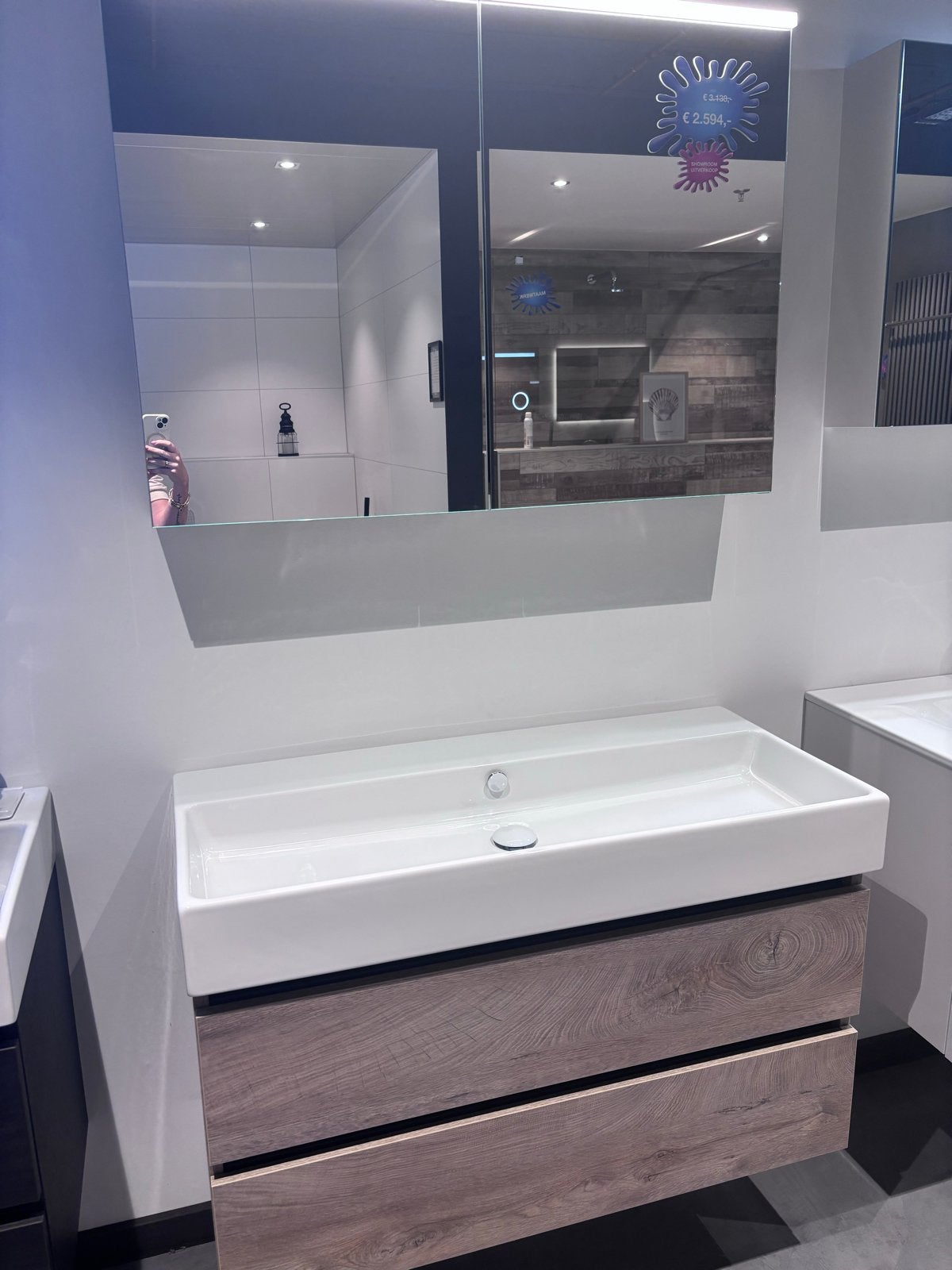 Moderne badkamermeubelset met spiegelkast en wastafel, Huis en Inrichting, Badkamer | Badkamermeubels, Ophalen, Nieuw, 50 tot 100 cm