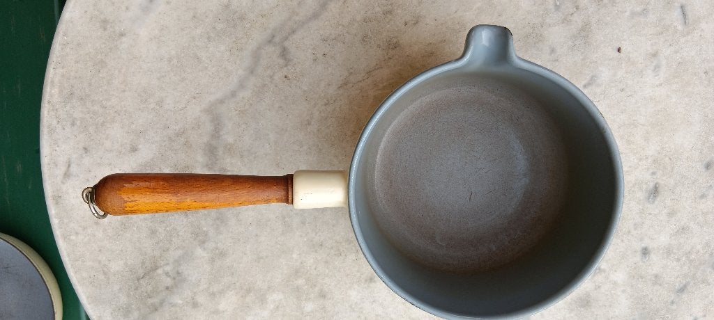 FE BELGIUM mosterdgele gietijzer sauspan steelpan 15cm (G313, Kookpan of Snelkookpan, Gebruikt, Gietijzer, Ophalen of Verzenden