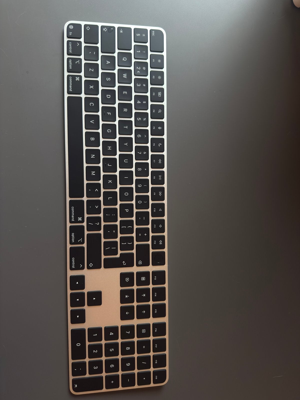 Apple Magic Keyboard met Touch ID, Computers en Software, Toetsenborden, Ophalen of Verzenden, Numeriek, Zo goed als nieuw, Draadloos