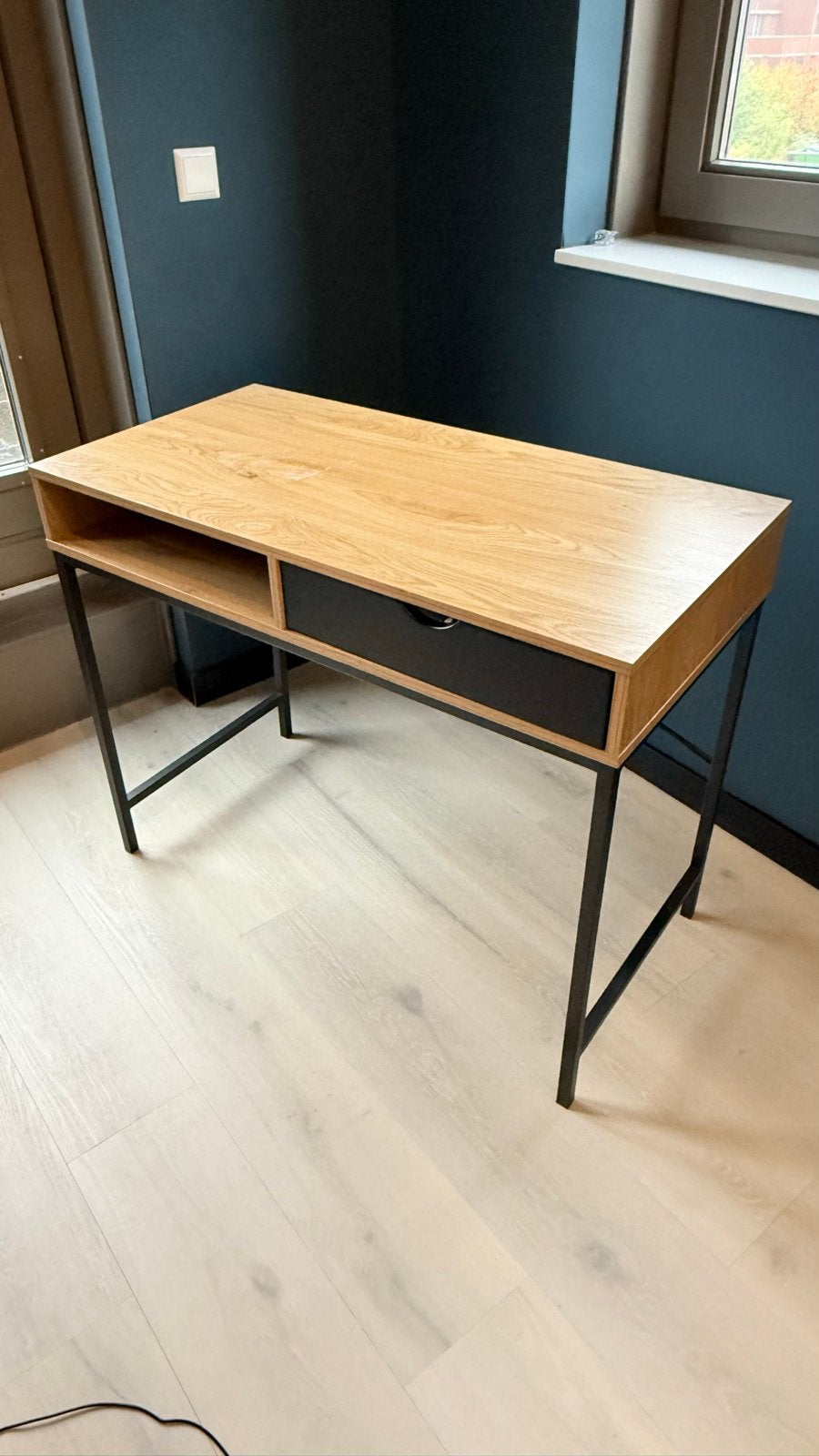 Modern bureau met lade en opbergvak - Hout en metaal, Bruin, Ophalen of Verzenden, Zo goed als nieuw, Computerbureau