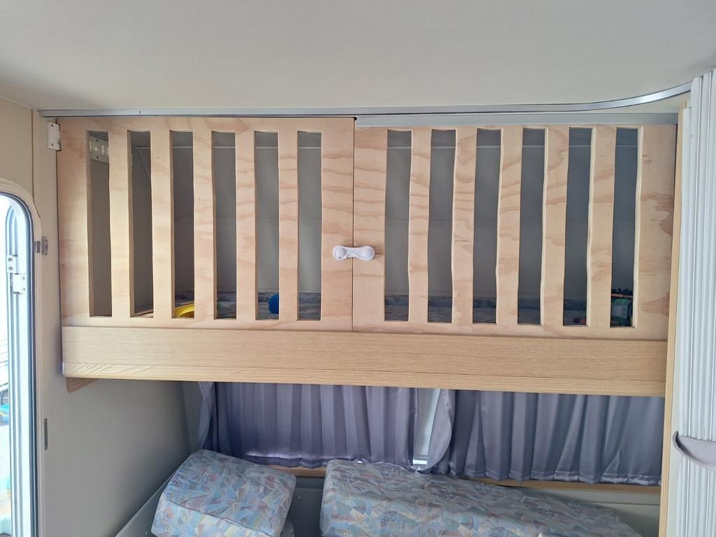 Valhekje stapelbed kip grey-line caravan, Ophalen, Gebruikt