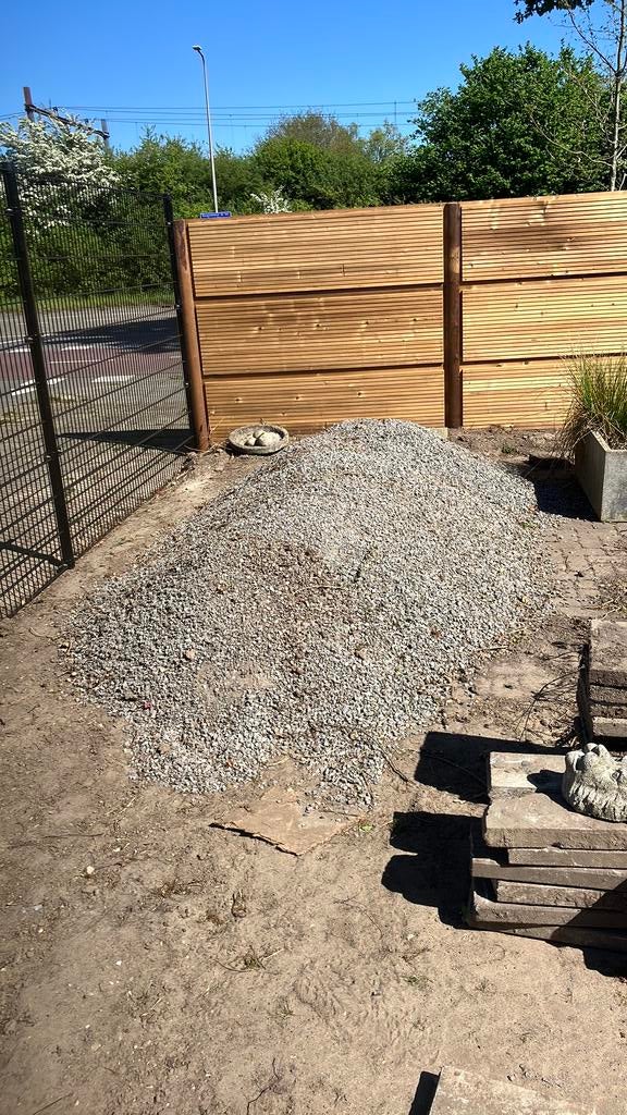 Gratis grind, bandjes en wat stenen., Tuin en Terras, Ophalen
