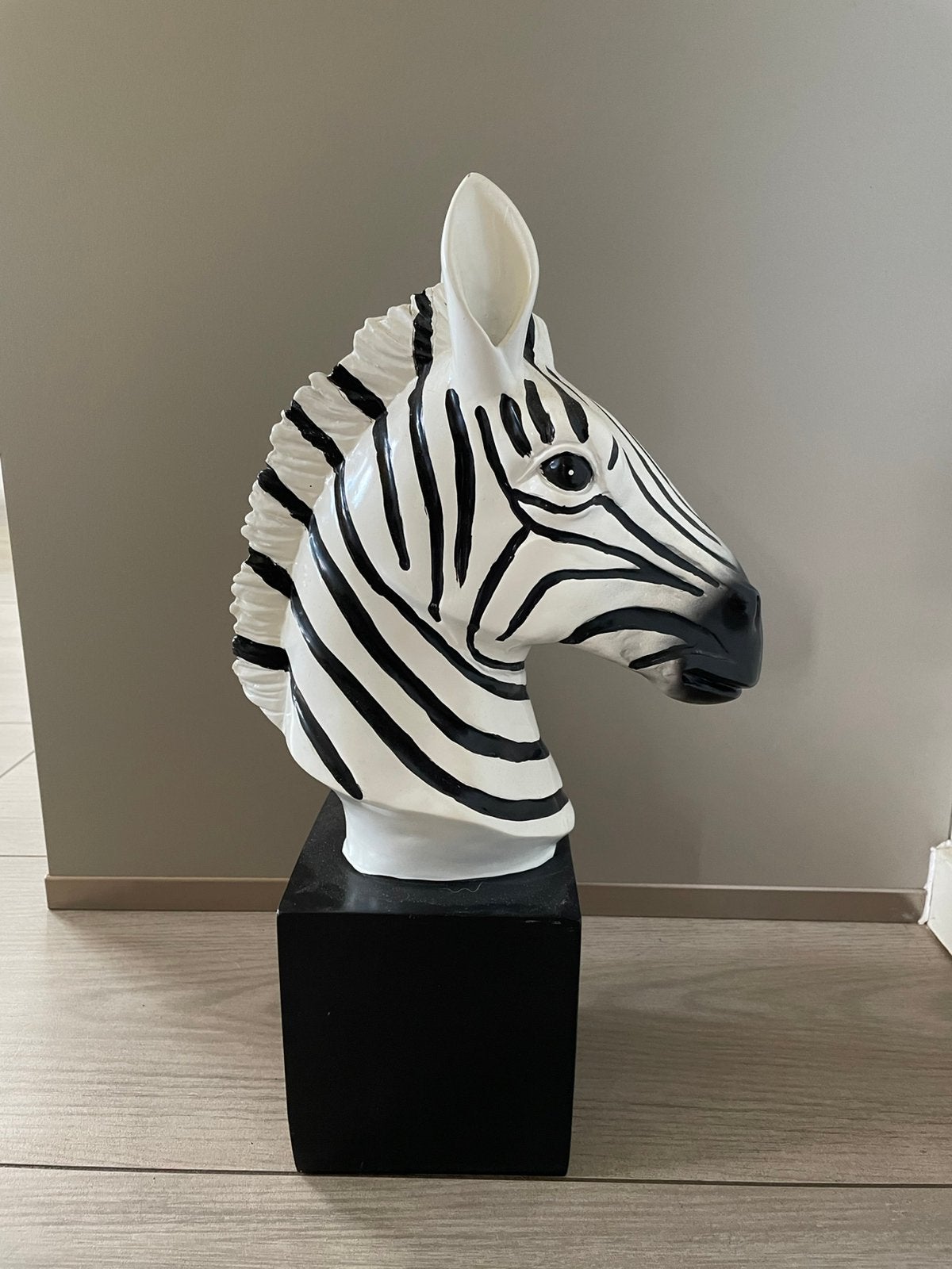 Zebrahoofd op sokkel - Polyresin of kunsthars - H 42,5 cm, Ophalen of Verzenden, Zoogdier, Beeld, Composieten