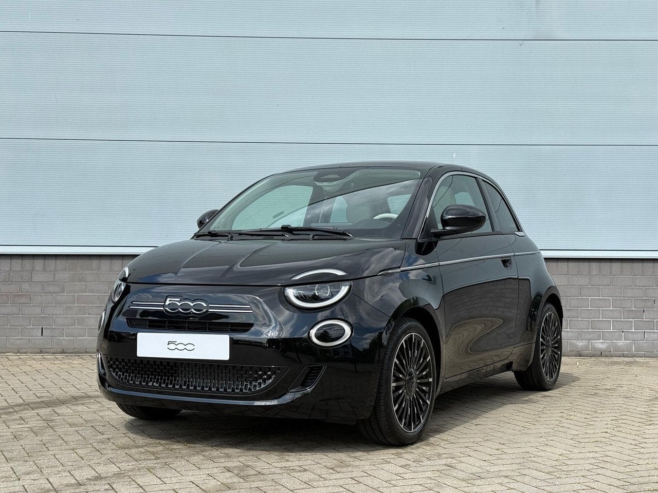 Fiat 500 1.0 Hybrid La Prima | Parkeersensoren | Cruise Cont, 65 pk, Gebruikt, 4 stoelen, Bedrijf
