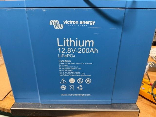 Victron LiFEPO4 12,8V-200Ah, Ophalen, Gebruikt