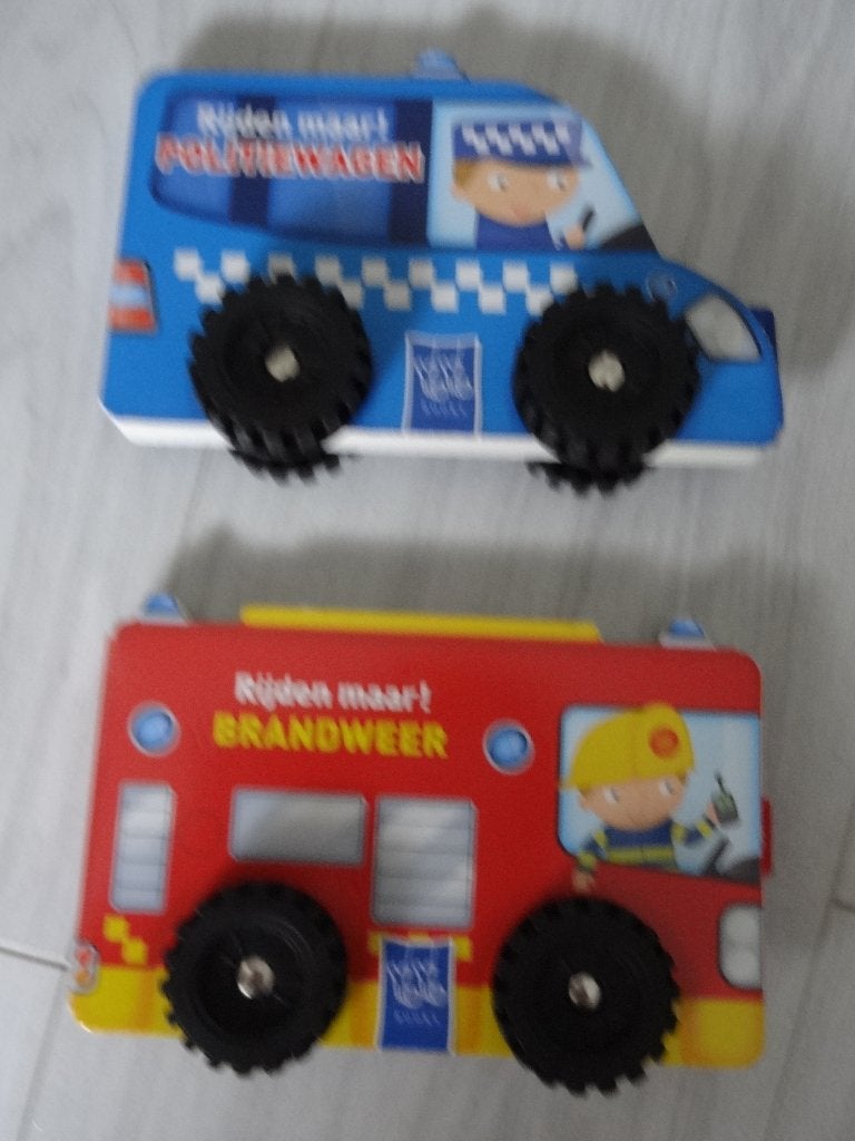 Rijden maar Brandweer en Politiewagen, Boeken, Kinderboeken | Baby's en Peuters, Zo goed als nieuw, 3 tot 4 jaar, Uitklap-, Voel- of Ontdekboek