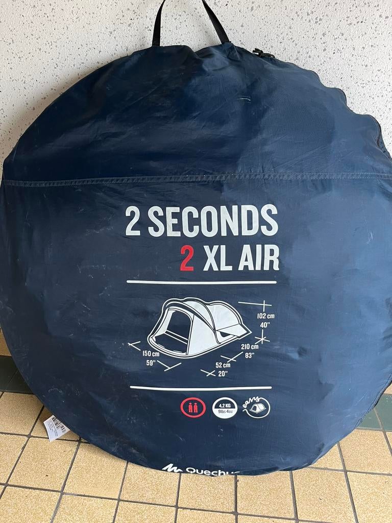 Quechua 2 persoonstent + Quechua tarp, Ophalen, Zo goed als nieuw, Tot en met 2