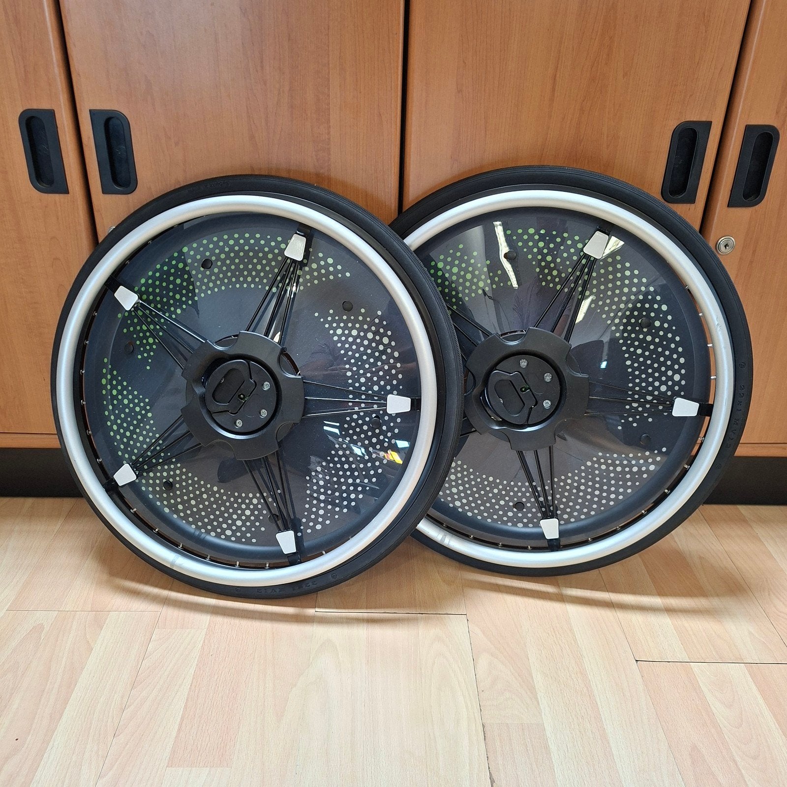 EasyWheels (set), mechanisch aandrijfsysteem voor rolstoel, Ophalen of Verzenden, Zo goed als nieuw, Handbewogen rolstoel