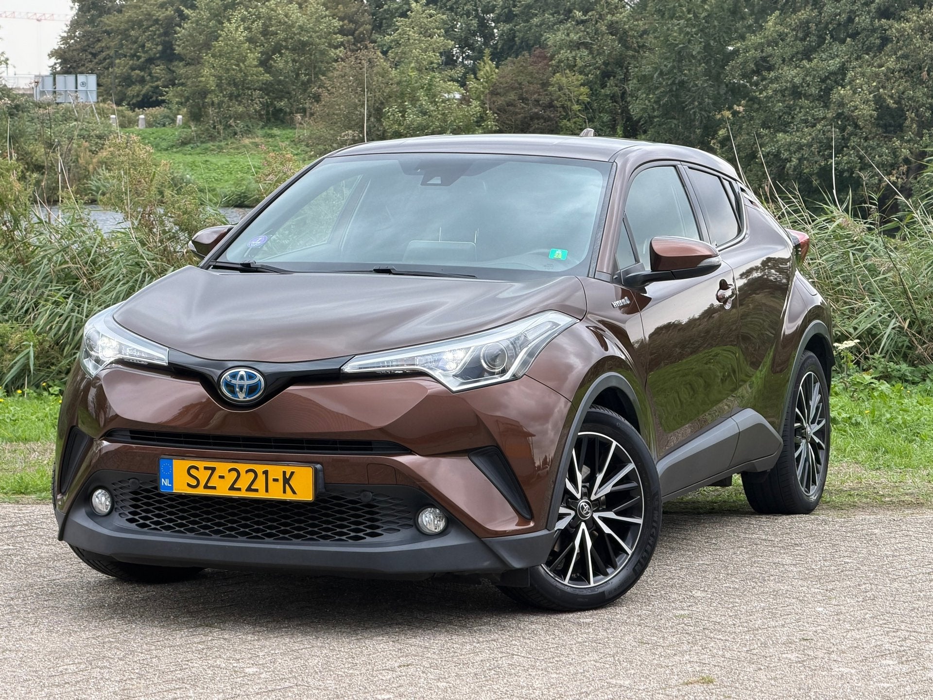 Toyota C-HR 1.8 Hybrid Executive - Phantom Brown - Cruise/Ca, Dealer onderhouden, Euro 6, 4 cilinders, Leder en Stof