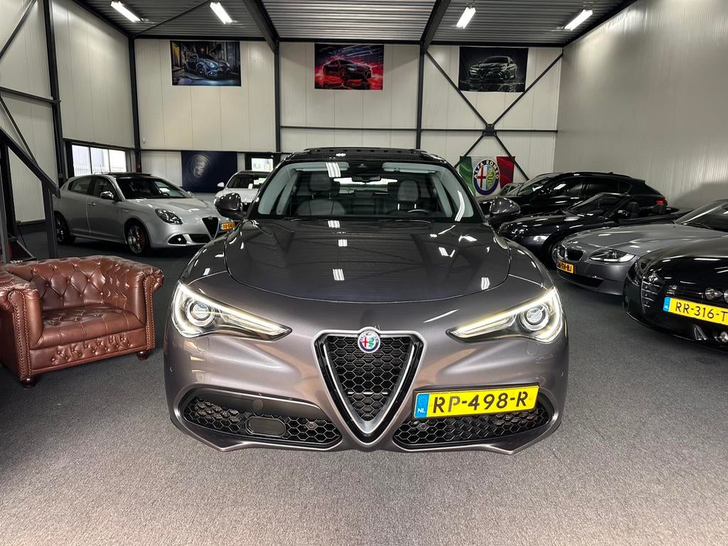 Alfa Romeo Stelvio 2.0 280pk AT AWD 2018 Grijs Panoramadak, Auto's, Alfa Romeo, 1995 cc, Zwart, 4 cilinders, Bedrijf