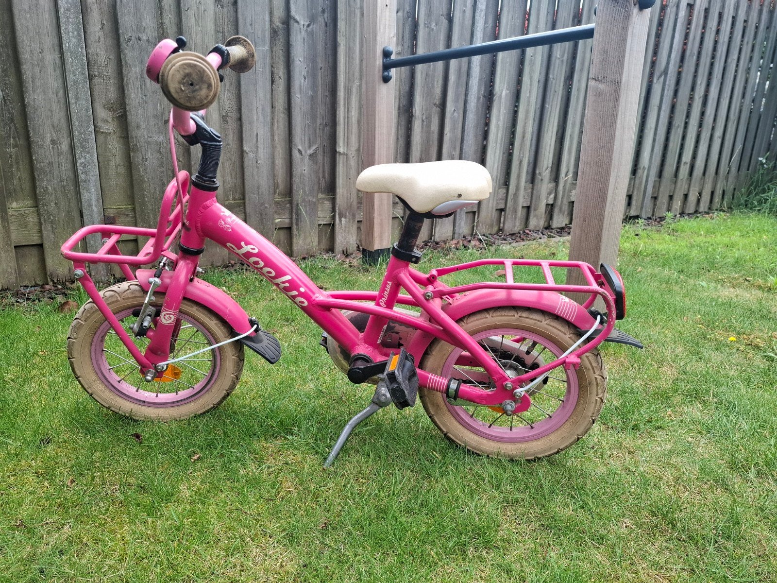 Loekie kinderfiets 12 inch, Ophalen, Terugtraprem, Zijwieltjes, Gebruikt