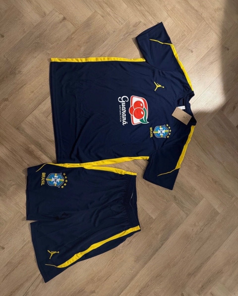 Brazil voetbalsetje - Shirt en Broekje, Maat M, Ophalen of Verzenden, Nieuw, Set
