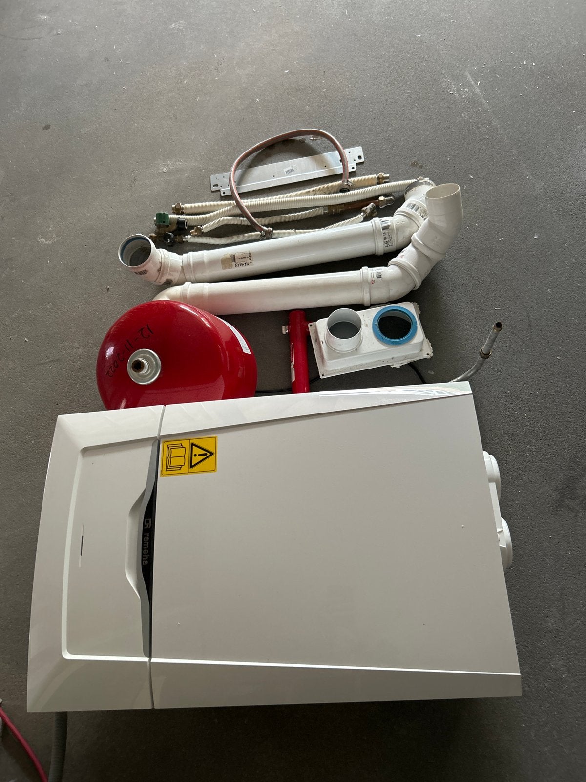 Remeha Calenta Ace 40C Cv-ketel met expansievat en leidingen, Doe-het-zelf en Verbouw, Verwarming en Radiatoren, Ophalen, 30 tot 80 cm