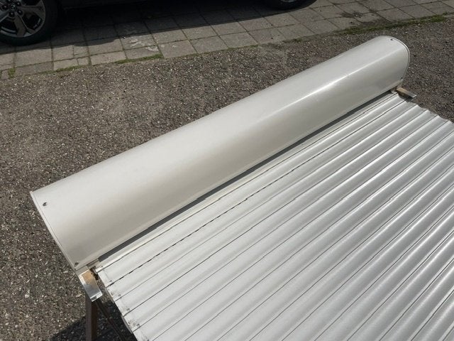 Wit elektrisch rolluik 120 cm breed x 201,5 cm hoog, Doe-het-zelf en Verbouw, Rolluiken, Ophalen, Gebruikt, 100 tot 150 cm, Wit