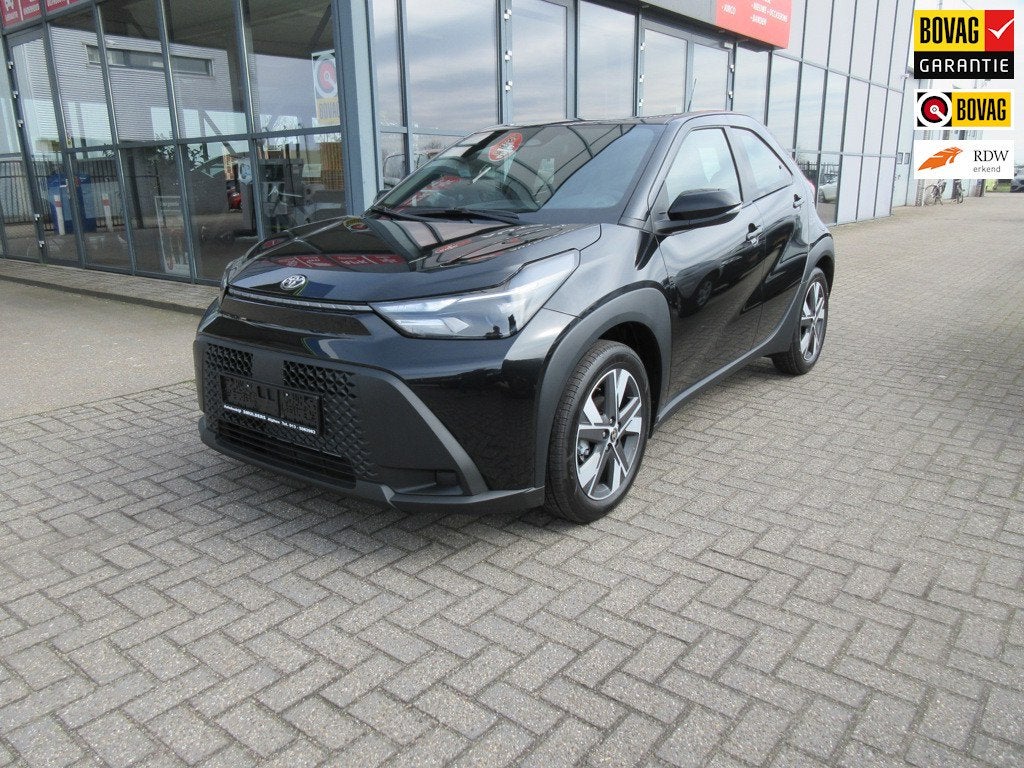 Toyota Aygo X Hybrid 115 pulse,17 inch,car play,climate cont, Auto's, Stof, Gebruikt, 4 stoelen, Zwart
