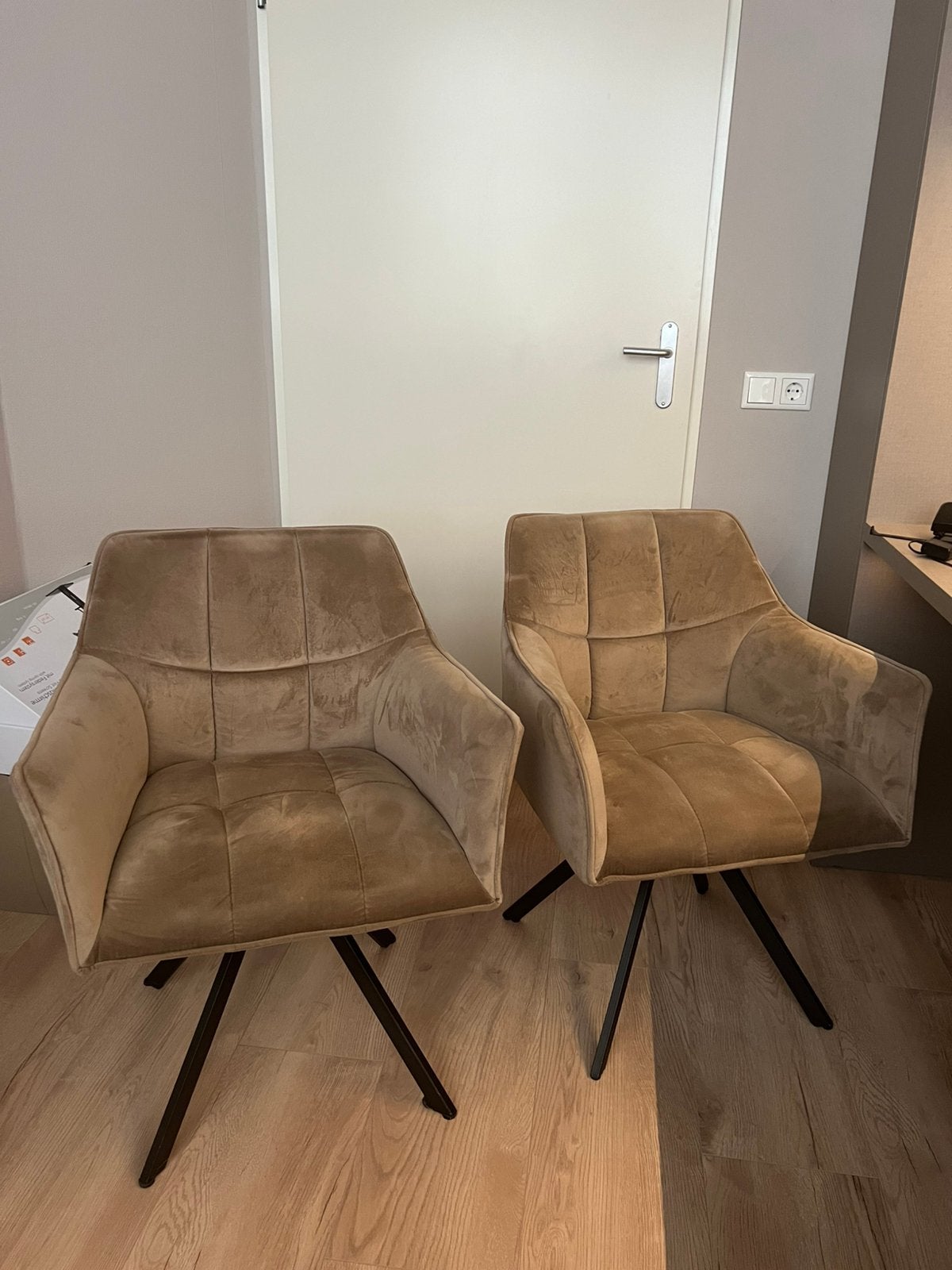 2 niet draaibare eetkamerstoelen, Ophalen, Zo goed als nieuw, Twee