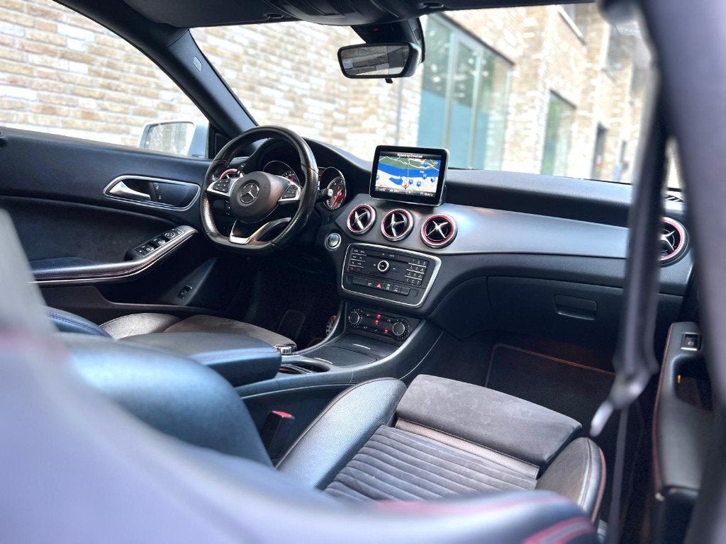 Mercedes-Benz CLA-klasse 180 Business Solution AMG Pakket, Geheel digitaal combi-instrument, 4 cilinders, 715 kg, 122 pk